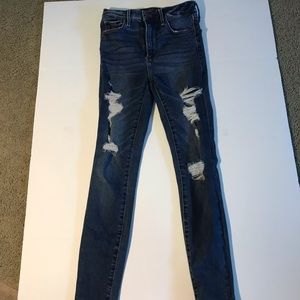A cute pair of skinny Abercrombie ripped jeans!